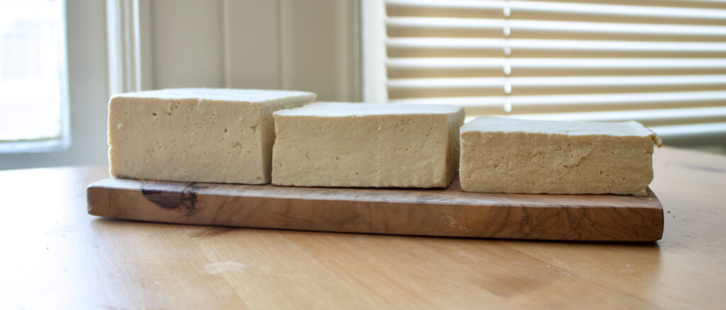 Tofu prensado a distintos niveles