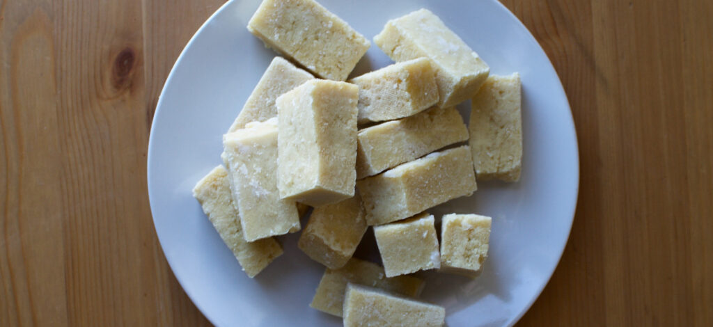 Bloques de tofu congelado